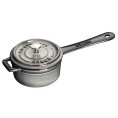 Salsiera Staub 10 cm in Ghisa Smaltata | Compatta e Precisa 2